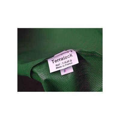 Etiqueta Terrateck num tecido verde texturizado