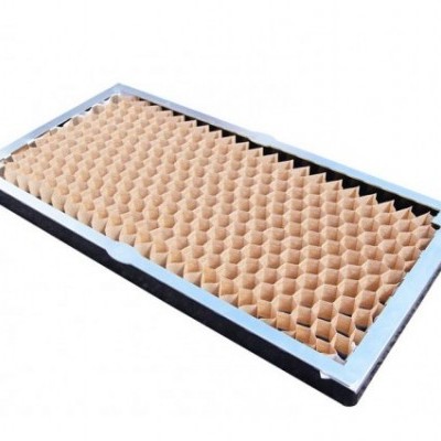 Tabuleiro retangular com interior hexagonal castanho claro