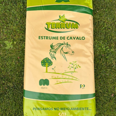 https://loja.ecocenter.pt/product/palete-estrume-cavalo-50l-45-sacas