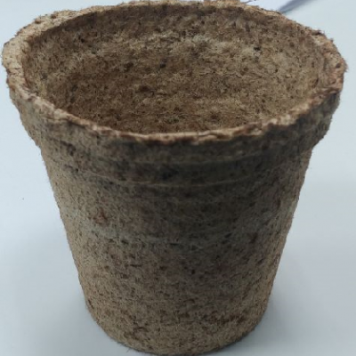 Vaso pequeno biodegradável marrom com textura fibrosa