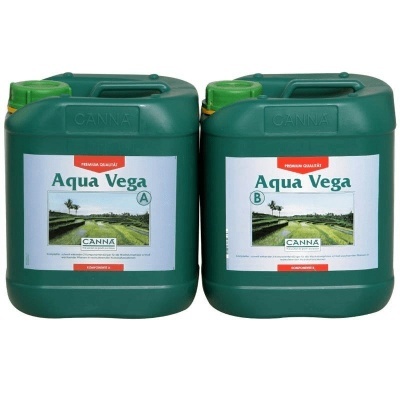 Dois recipientes verdes de Aqua Vega A e B da CANNA com etiquetas e foto de campos agrícolas