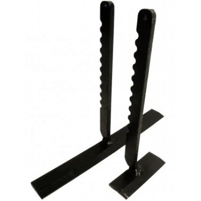 Suporte em metal preto com base retangular e duas hastes verticais com recortes.