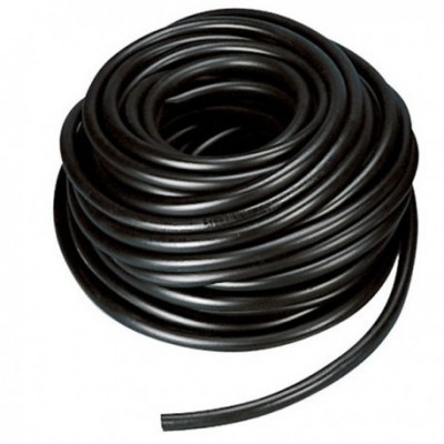 Bobina de mangueira preta enrolada