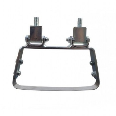 Estrutura metálica com parafusos e suportes quadrados