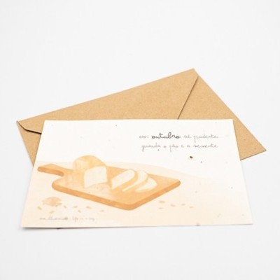 Cartão postal com ilustração de pão e envelope castanho