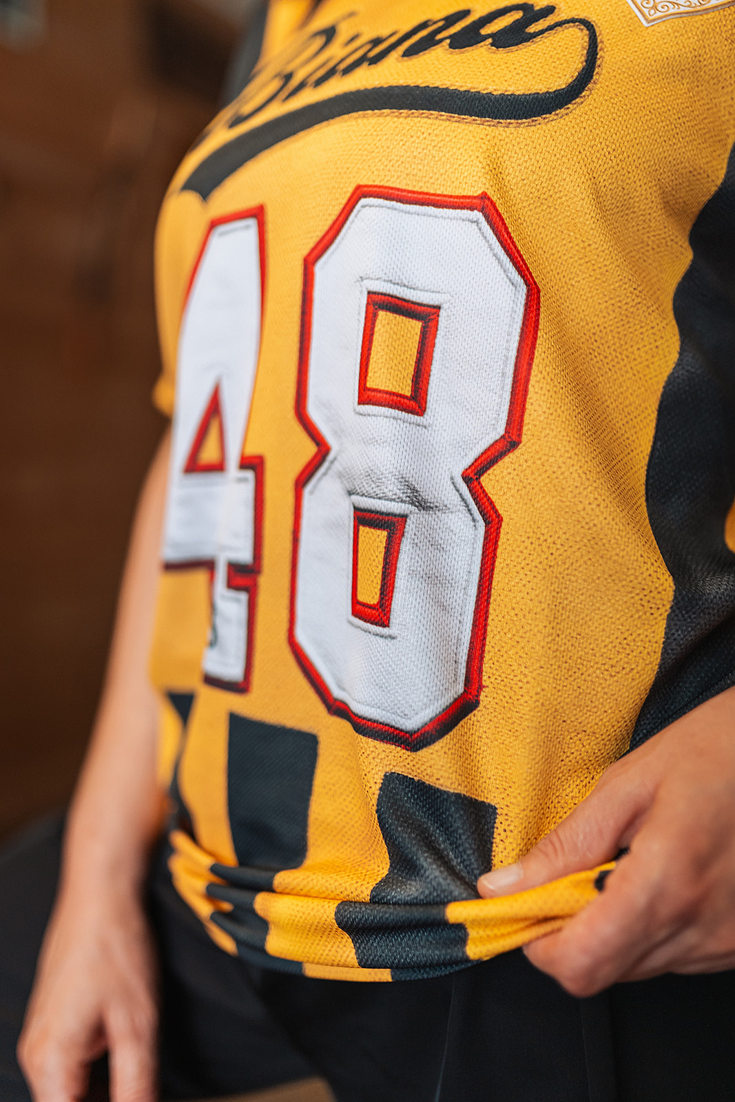 Camisola de Jogo Retro - Edição Amarelo & Preto Camisola desportiva amarela com números 48 grandes