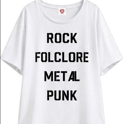 T-shirt branca de manga curta com texto em letras negras