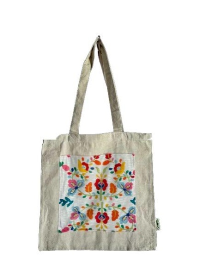 Saco de tecido cru com bordado floral colorido