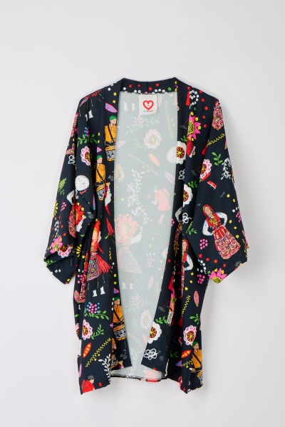 Casaco kimono preto com estampado colorido de figuras humanas e flores
