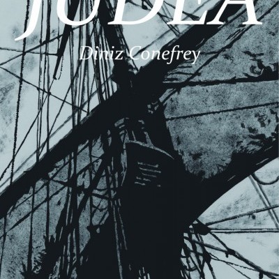 Capa de livro com título JUDEA e imagem de mastros de navio em preto e branco