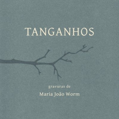 Capa de livro TANGANHOS cinza-azulado com texto creme e ilustração de ramo sem folhas