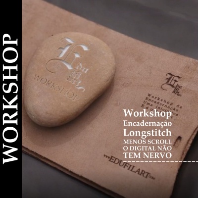 Pedra com inscrição Edufilart Workshop sobre couro castanho claro com texto impresso.