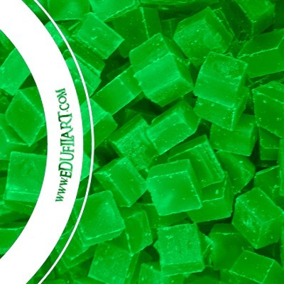 Cubos verdes translúcidos com texto www.edufilart.com em faixa branca