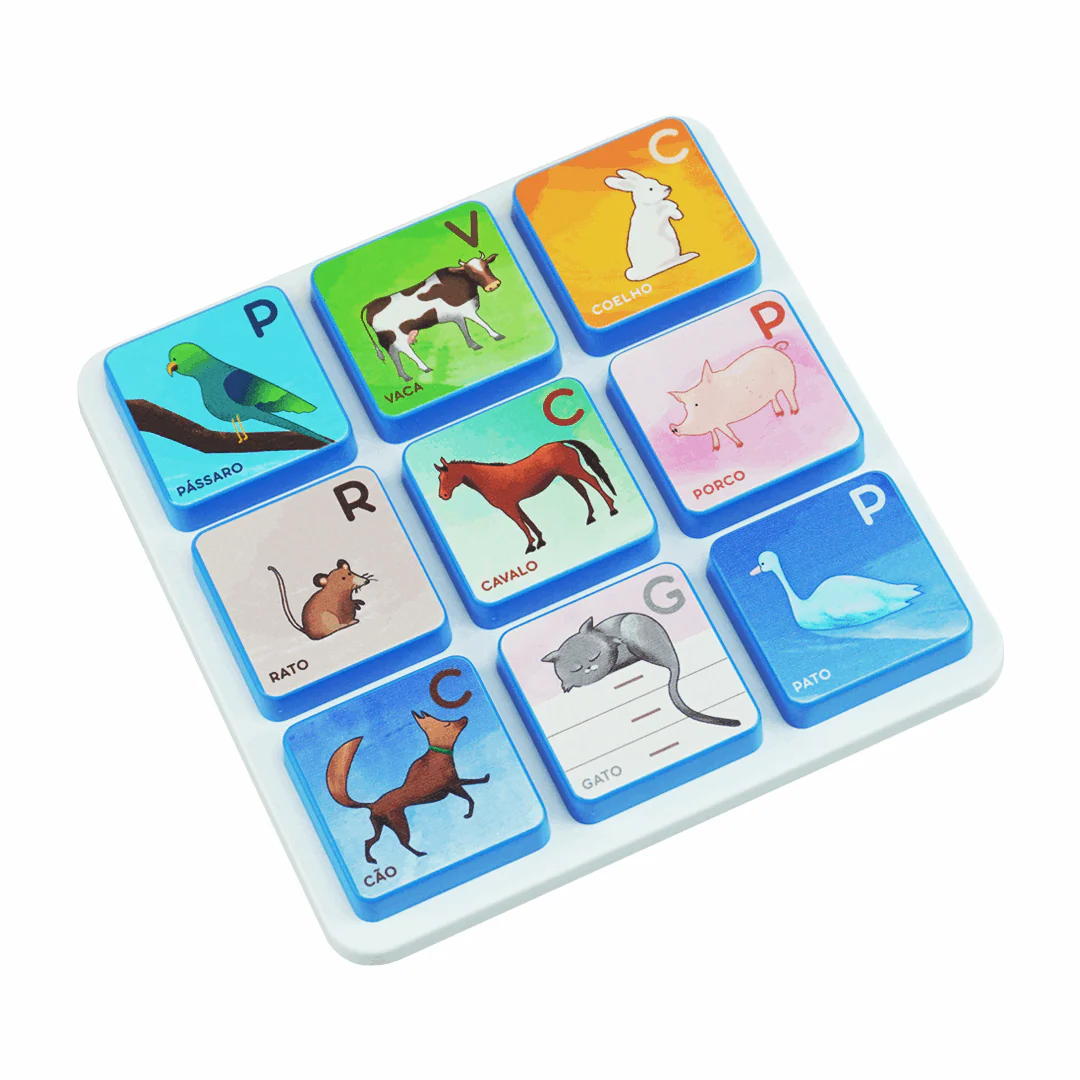 Childrens puzzle board with colorful animal blocks and Portuguese names.