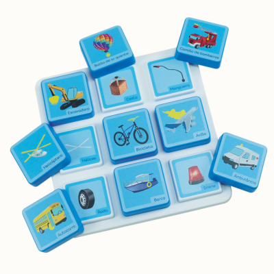 Blue square educational puzzle pieces with vehicle images and Portuguese words on white board