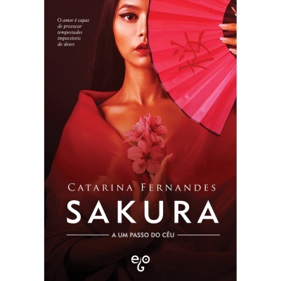 Capa de livro Sakura com mulher e leque vermelho