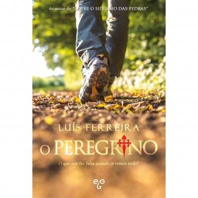 Capa do livro 'O Peregrino' de Luís Ferreira com imagem de botas de caminhada no solo de floresta.