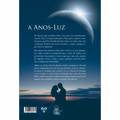Capa de livro azul com imagem de casal em silhueta e planeta ao fundo