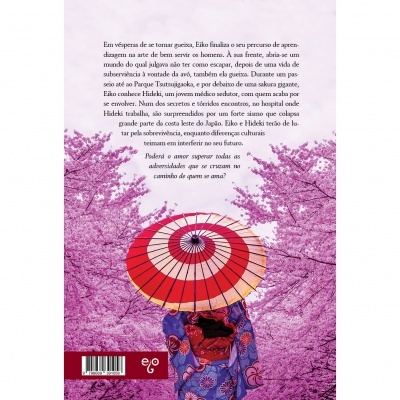 Capa traseira de livro com pessoa de quimono e guarda-chuva sob flores de cerejeira