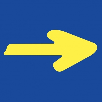 Seta amarela apontando para a direita em fundo azul