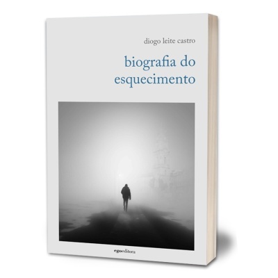 Capa de livro biografia do esquecimento com imagem em preto e branco de pessoa em nevoeiro