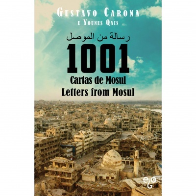 Capa do livro 1001 Cartas de Mosul com imagem aérea da cidade e texto em três línguas