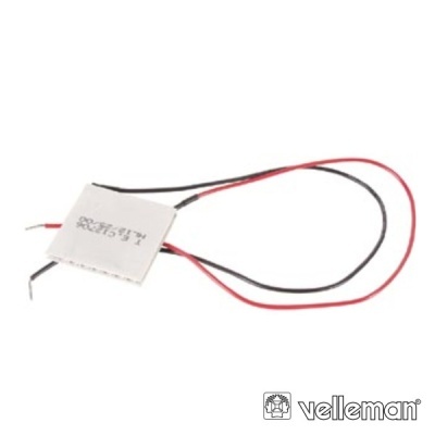 Módulo Peltier branco com fios preto e vermelho