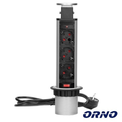 Tomada elétrica embutida vertical com três tomadas e botão vermelho