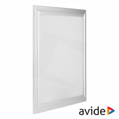 Moldura branca retangular com vidro e logótipo avide