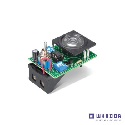 Placa eletrónica para detetor de movimentos com lente côncava e componentes diversos