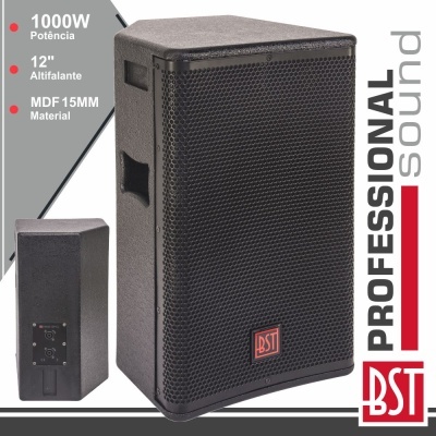 Coluna de som profissional preta com grelha metálica e logo BST
