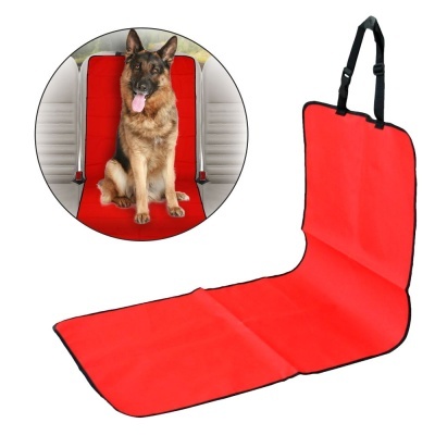 Capa protetora vermelha para banco de carro com alça preta e cão sentado
