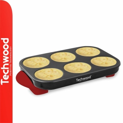 Máquina de cozinha preta e vermelha com 6 cavidades e 6 panquecas douradas