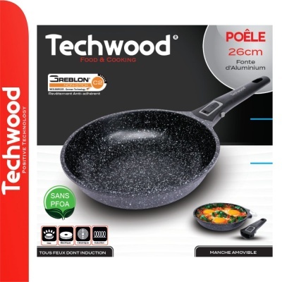 Embalagem de frigideira preta com padrão marmoreado branco, pega destacável