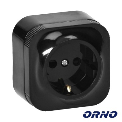 Tomada elétrica preta de parede com logótipo ORNO
