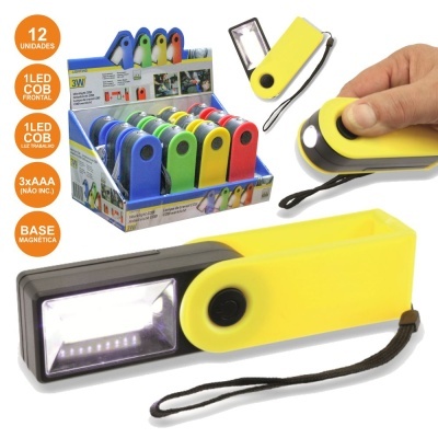 Lanterna portátil amarela e preta com LED COB e alça preta em exposição colorida.