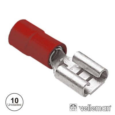 Conector elétrico vermelho e metálico com texto e logotipo no fundo