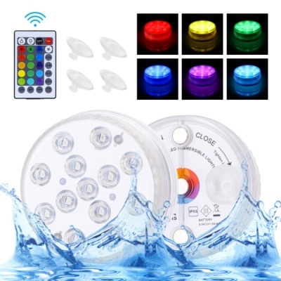 Luzes LED submersíveis redondas com controle remoto e ventosas transparentes em água.