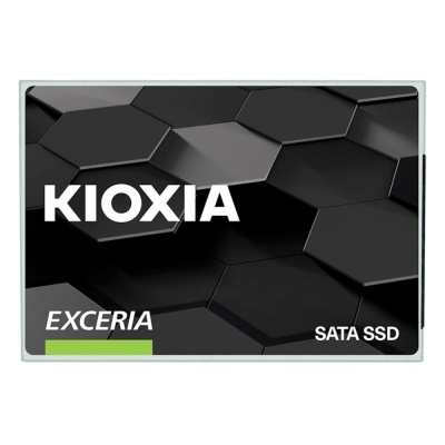 Disco SSD SATA Kioxia Exceria preto com padrão hexagonal