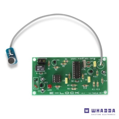 Placa eletrónica verde com microfone e componentes, texto E-LOCK v1.1 e www.madlabs.org