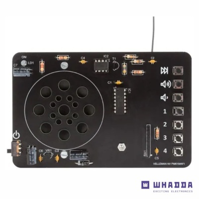 Placa eletrónica preta com componentes e botões numerados