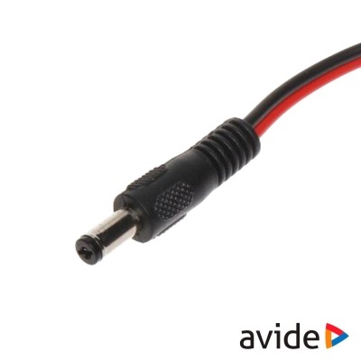 Cabo com ficha de energia tipo plug DC preto e fios vermelho e preto
