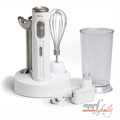 Conjunto de varinha mágica branca Melchioni Family com acessórios sobre fundo branco