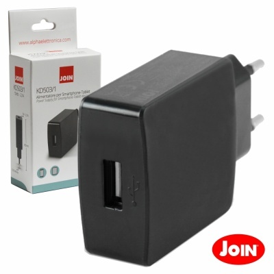 Carregador USB preto com ficha, ao lado da embalagem branca com texto e logotipo JOIN