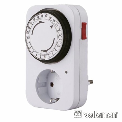 Tomada temporizadora branca com mostrador e interruptor vermelho