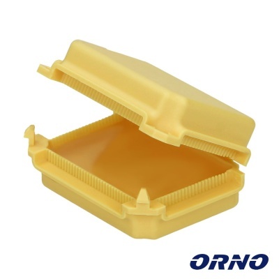Caixa plástica amarela com tampa articulada e logo ORNO
