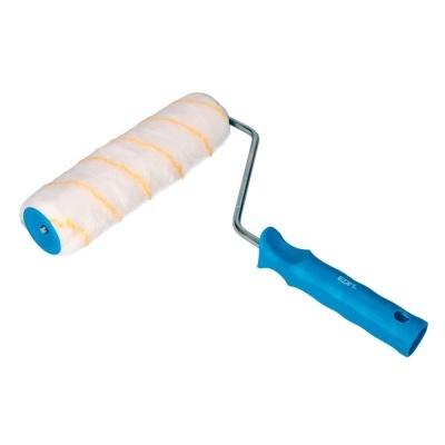 Rolo de pintura com cabo azul e cilindro branco com riscas amarelas