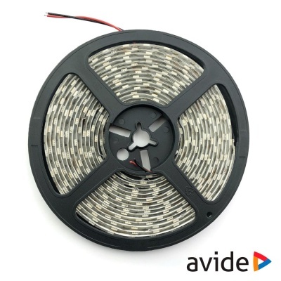 Rolo preto com fita LED enrolada e fios vermelhos e pretos, logo avide