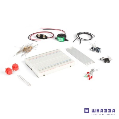 Kit de componentes eletrónicos com breadboard branca, resistores, LEDs, fios e outros componentes diversos