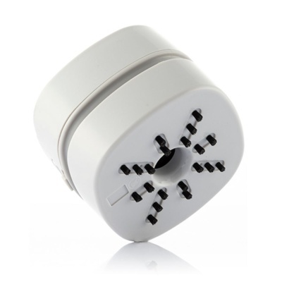 Adaptador de tomada universal branco em plástico